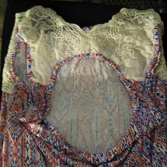 No Boundaries Floral Lace Light -Weight Floral Laced Back Womens Tank Top - Picture 4 of 4